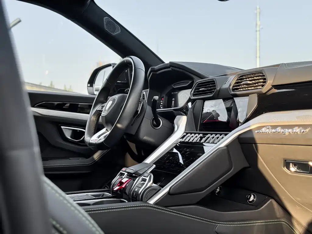 Lamborghini Urus — фото 9