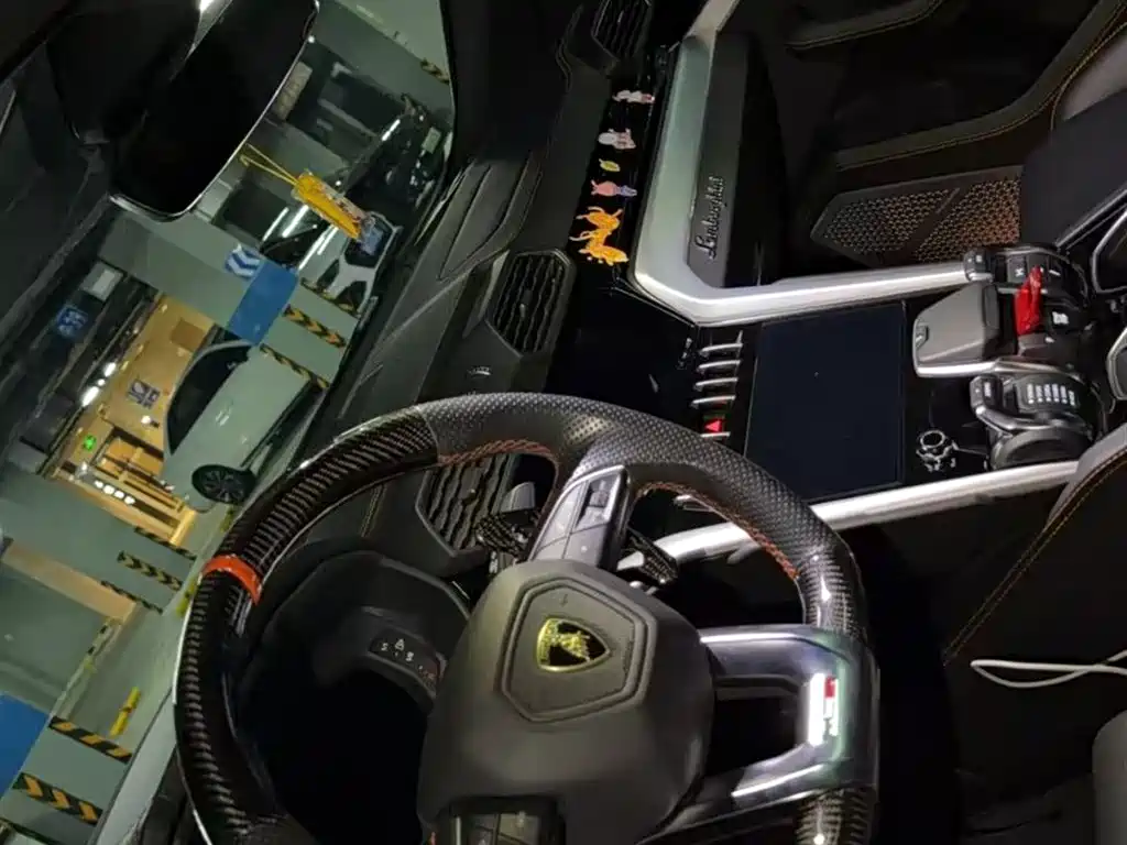 Lamborghini Urus — фото 9
