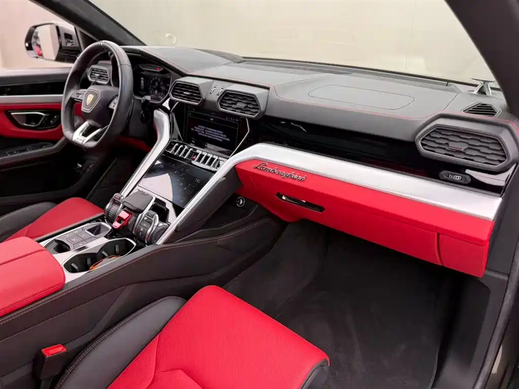Lamborghini Urus — фото 10