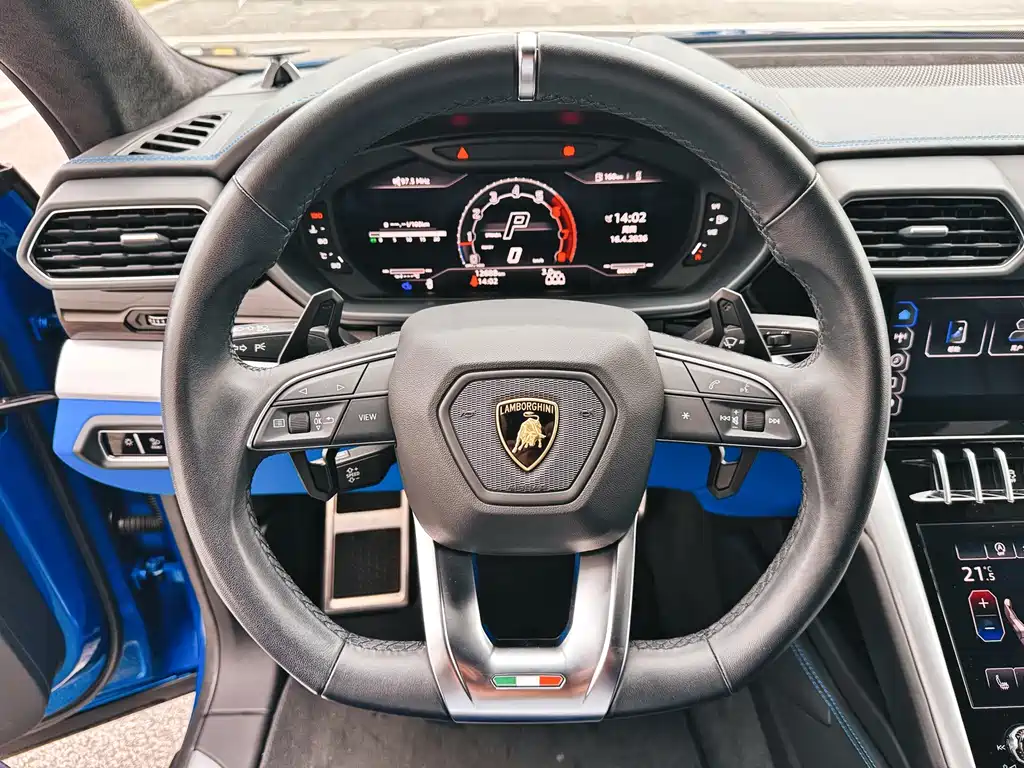 Lamborghini Urus — фото 11