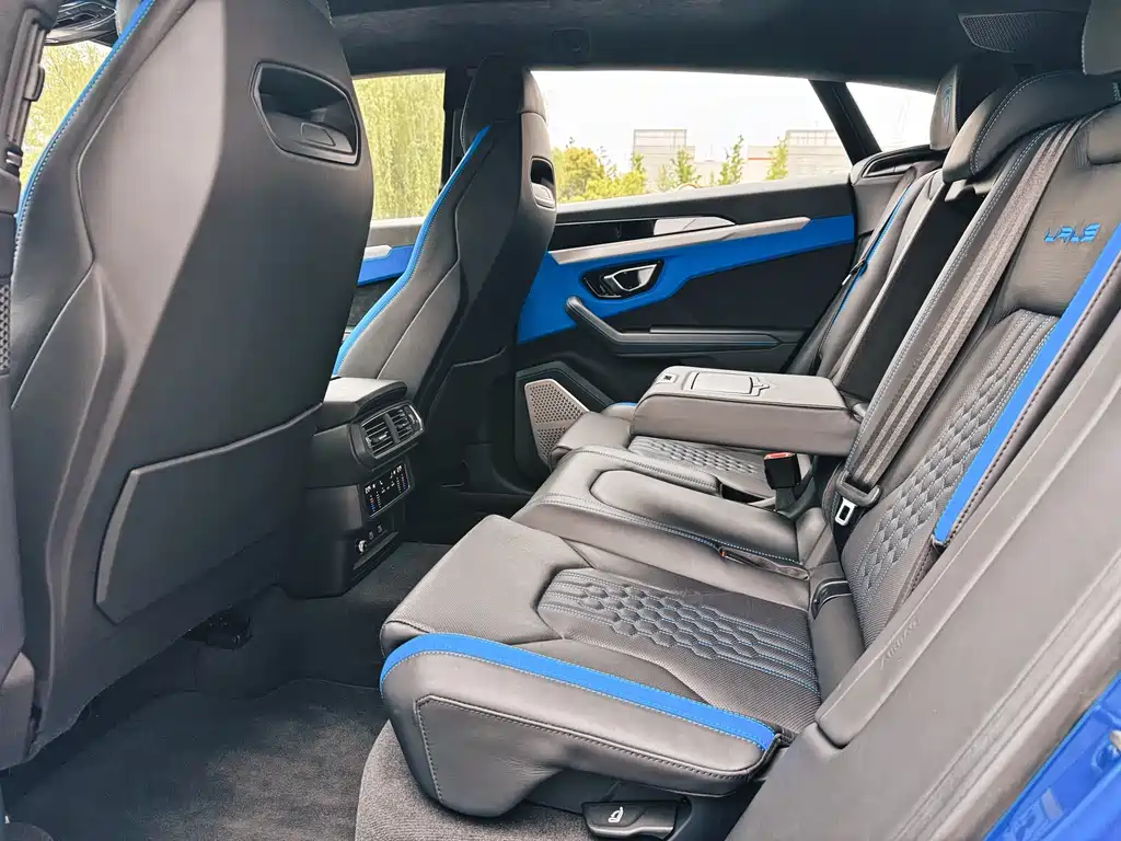 Lamborghini Urus — фото 9