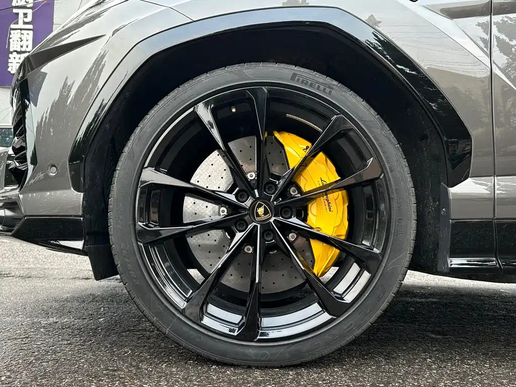 Lamborghini Urus — фото 8