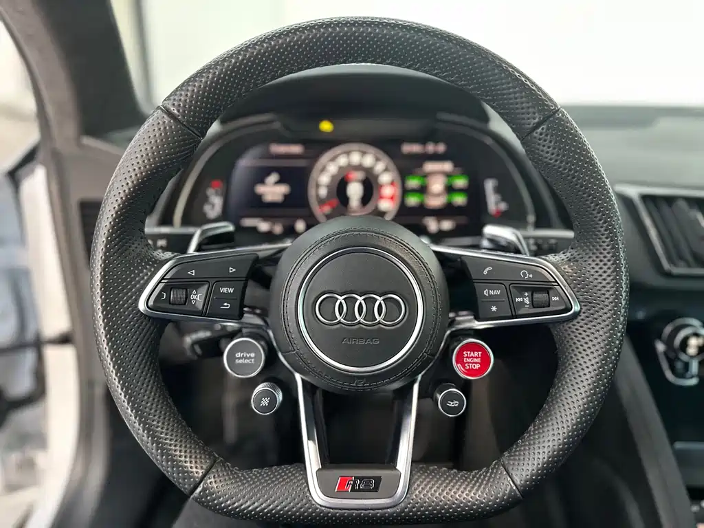Audi R8 — фото 9