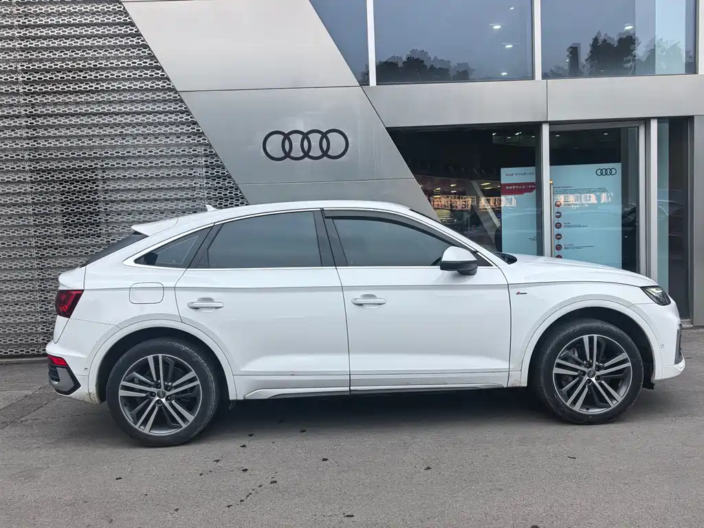 Audi Q5L Sportback — фото 4