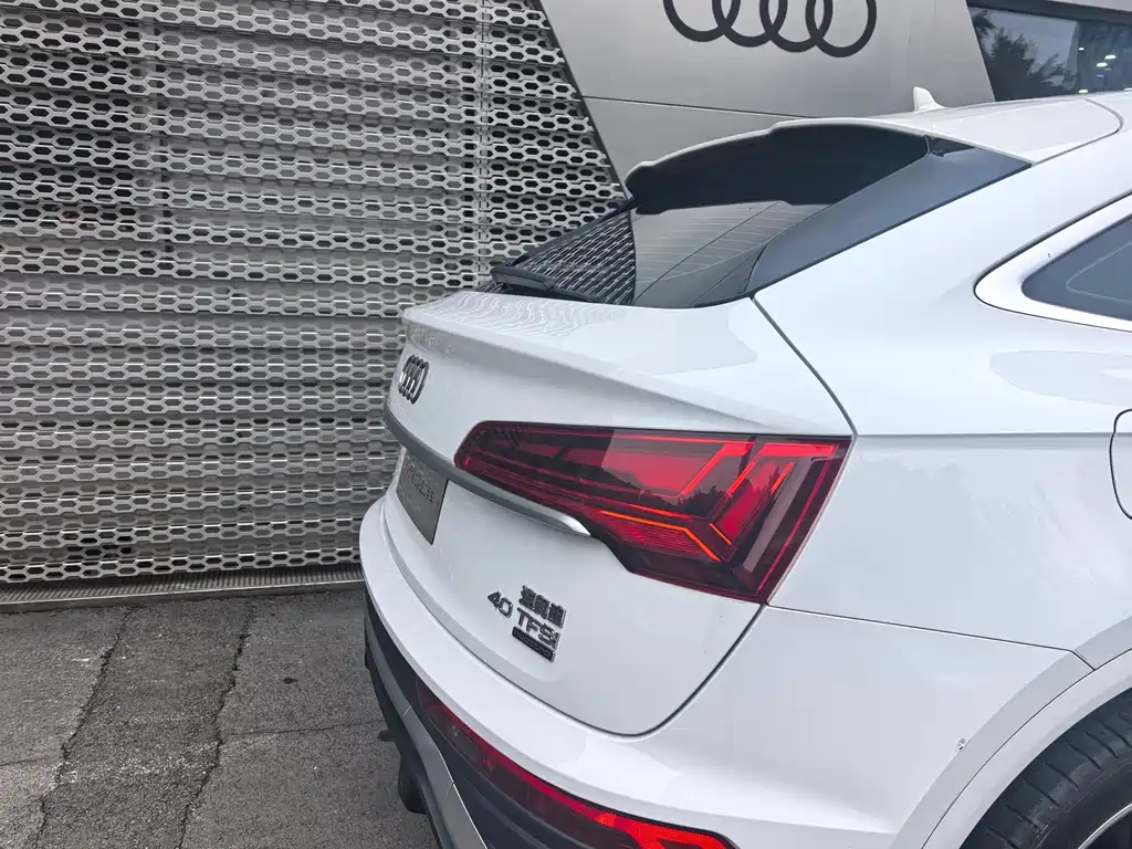 Audi Q5L Sportback — фото 5