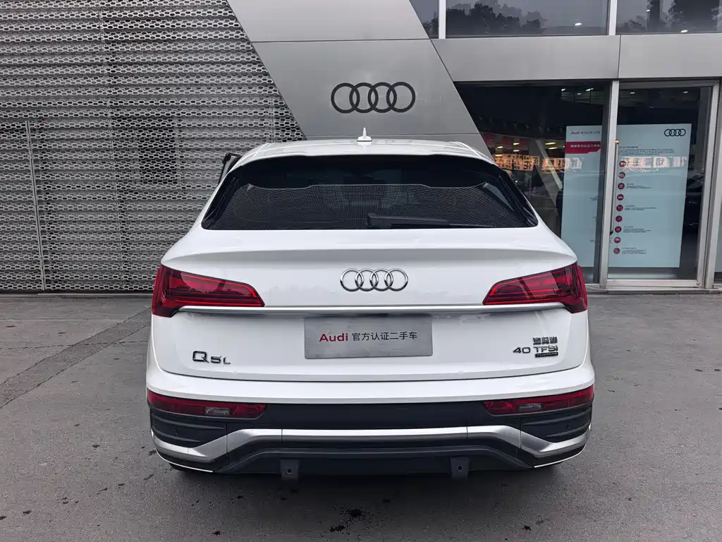 Audi Q5L Sportback — фото 6