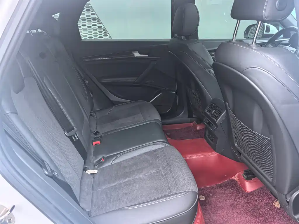 Audi Q5L Sportback — фото 8