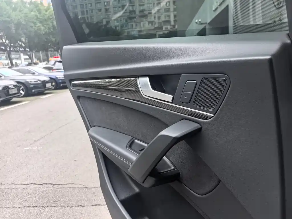 Audi Q5L Sportback — фото 9