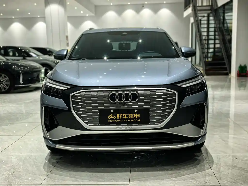 Audi Q4 e-tron — фото 2