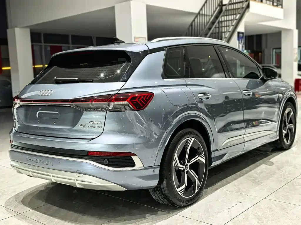 Audi Q4 e-tron — фото 4