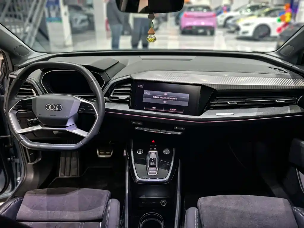 Audi Q4 e-tron — фото 10