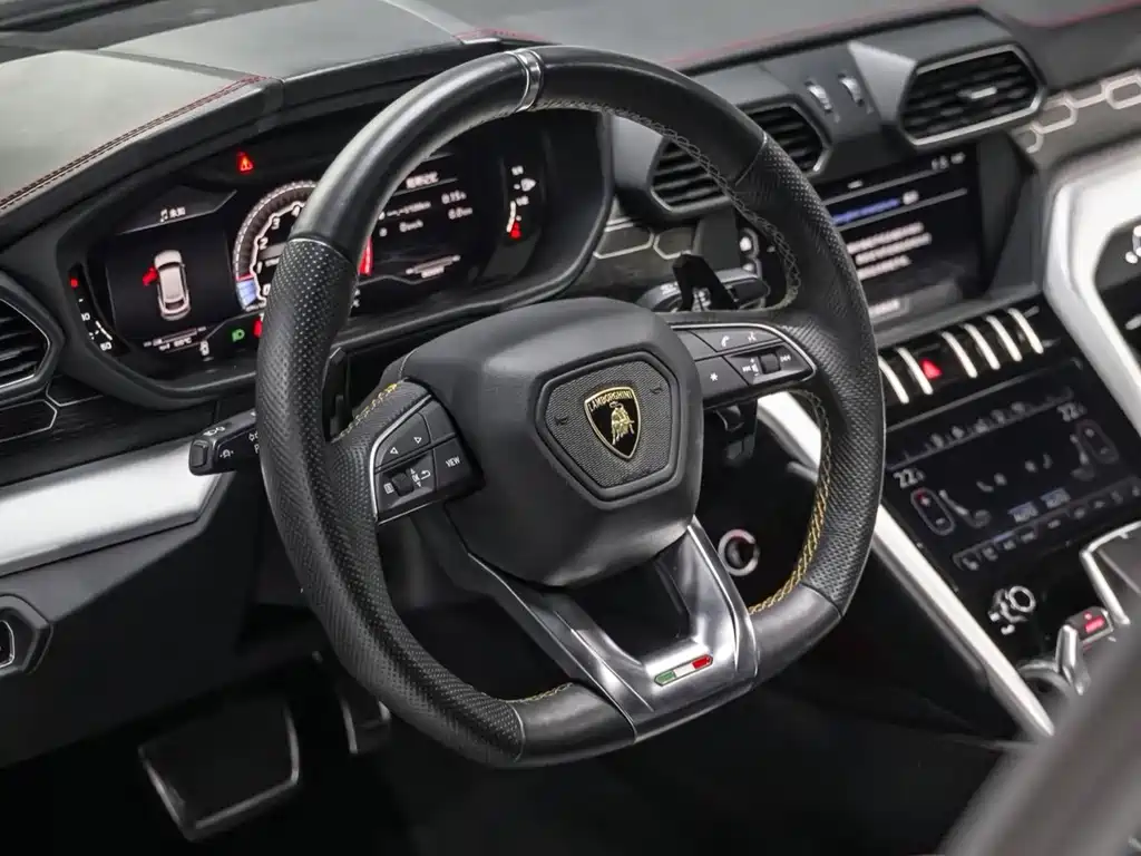 Lamborghini Urus — фото 8