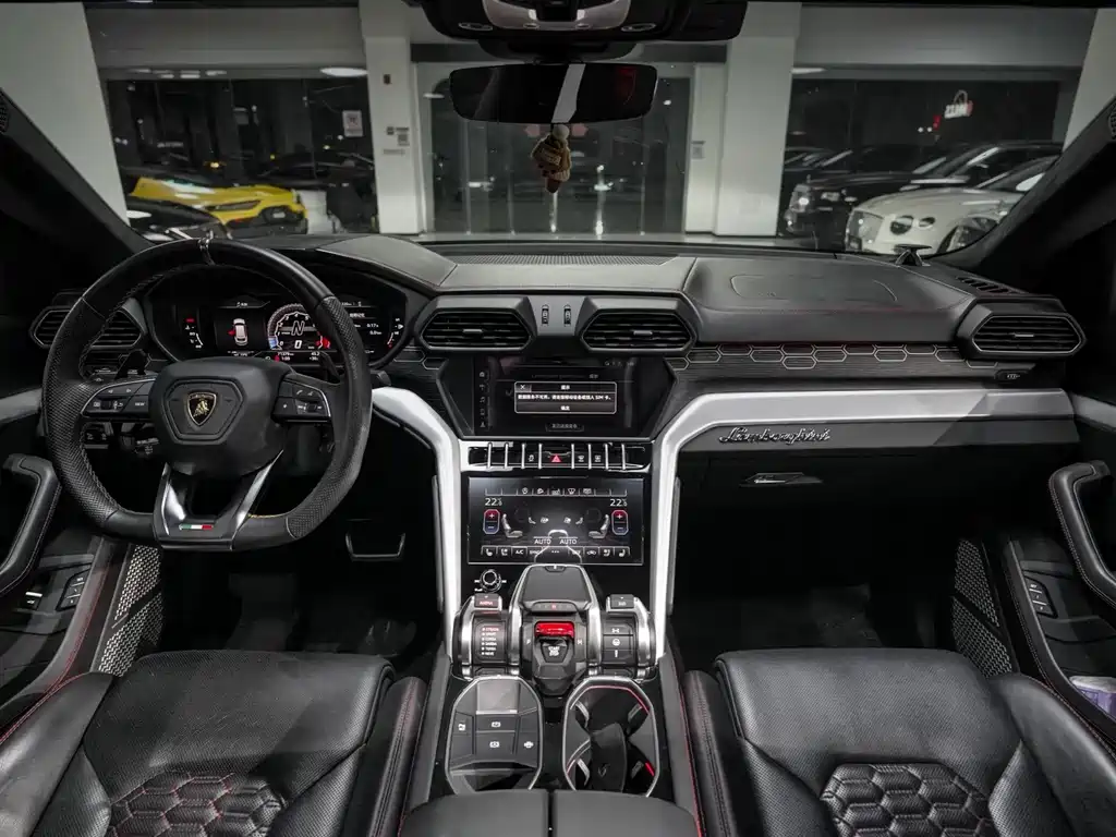 Lamborghini Urus — фото 9