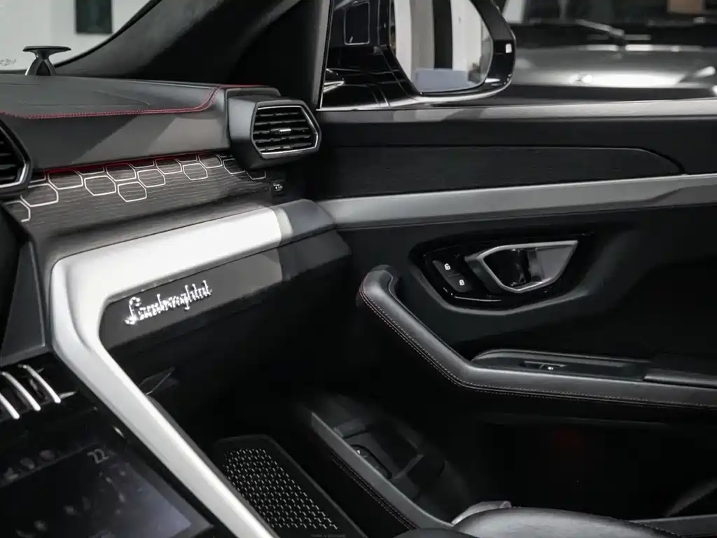 Lamborghini Urus — фото 10