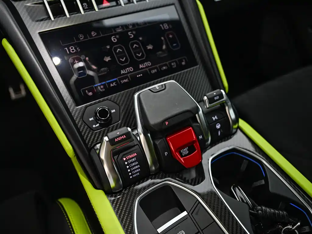 Lamborghini Urus — фото 11