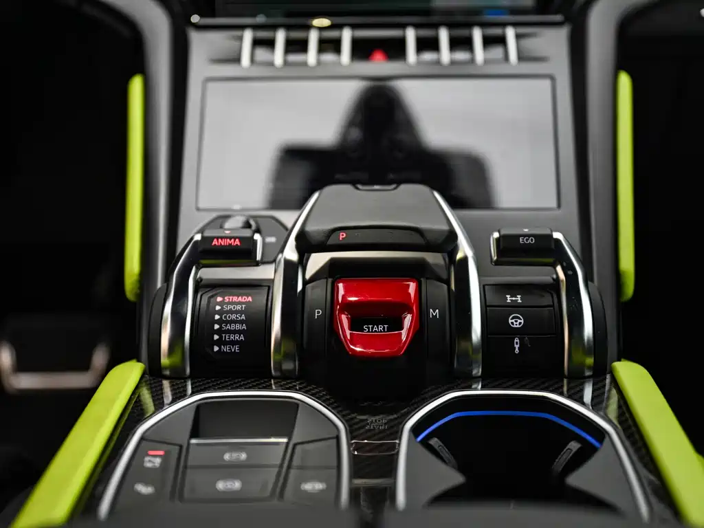 Lamborghini Urus — фото 19