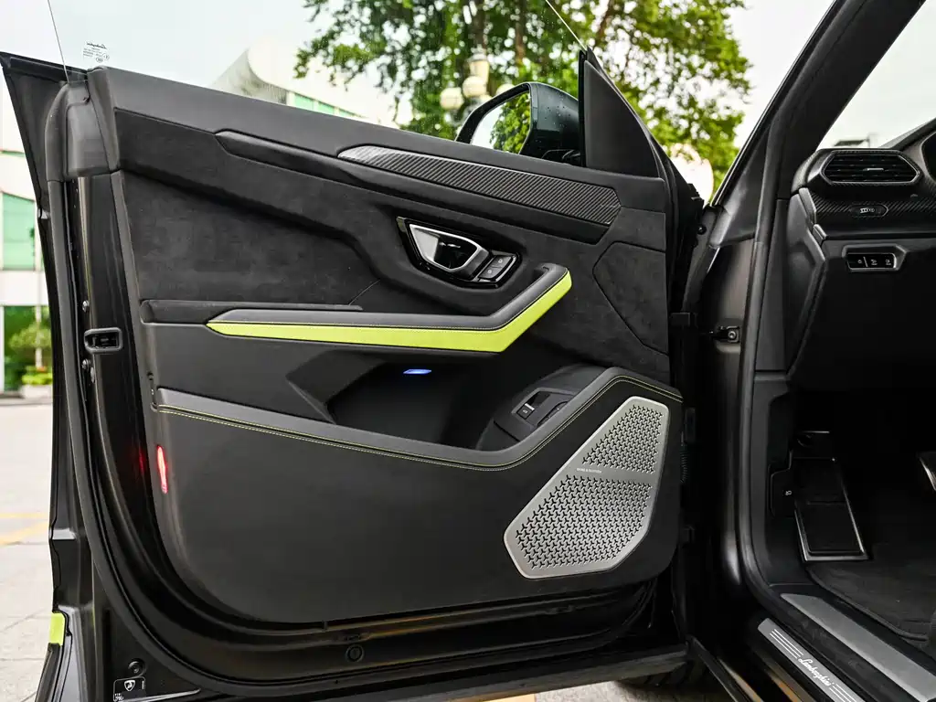 Lamborghini Urus — фото 22