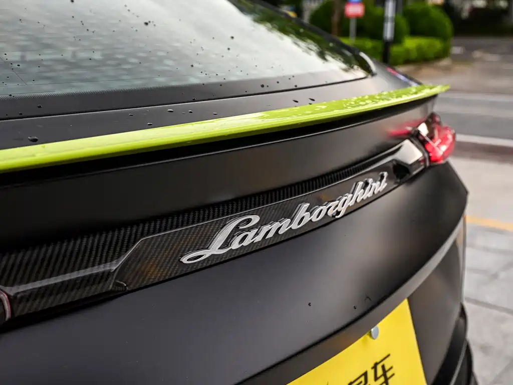 Lamborghini Urus — фото 24