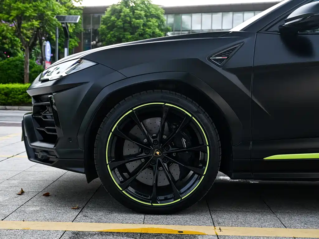 Lamborghini Urus — фото 25