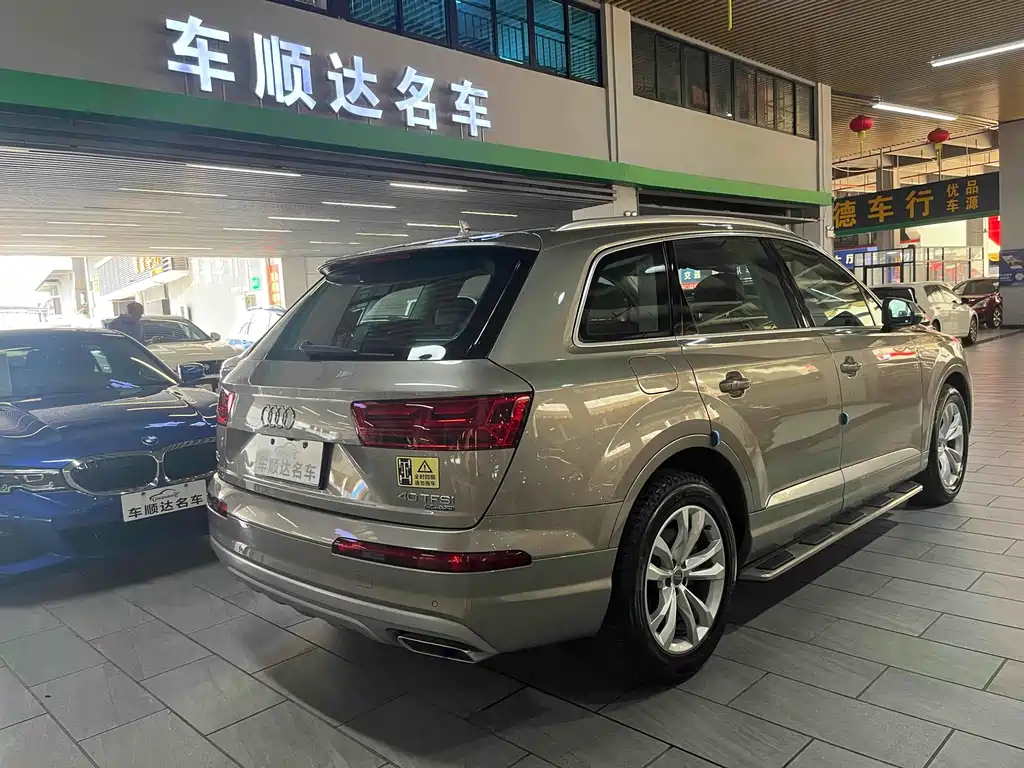 Audi Q7 — фото 11