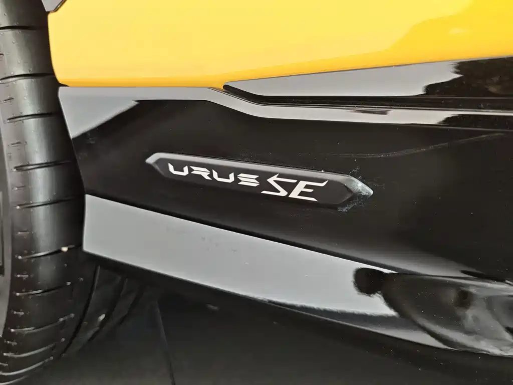 Lamborghini Urus SE — фото 13