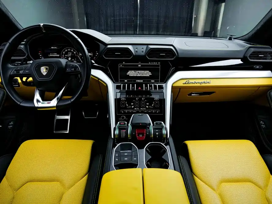 Lamborghini Urus — фото 11