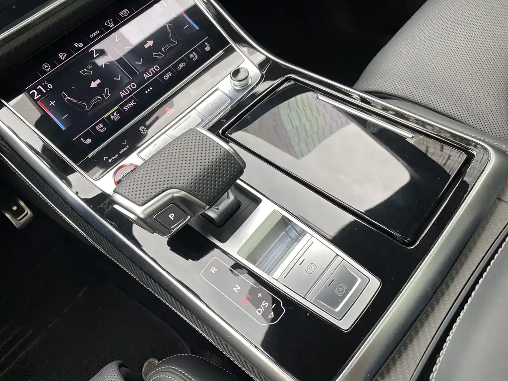 Audi SQ7 — фото 23