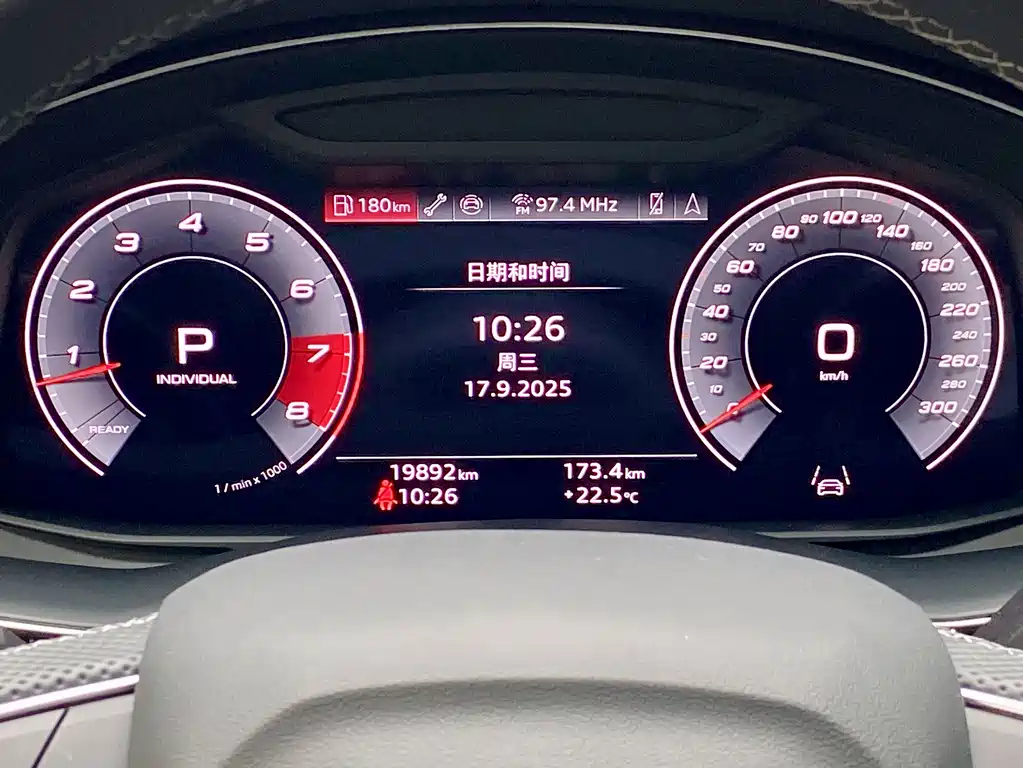 Audi SQ7 — фото 28