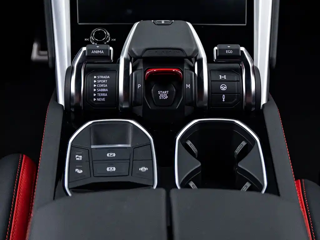 Lamborghini Urus — фото 14