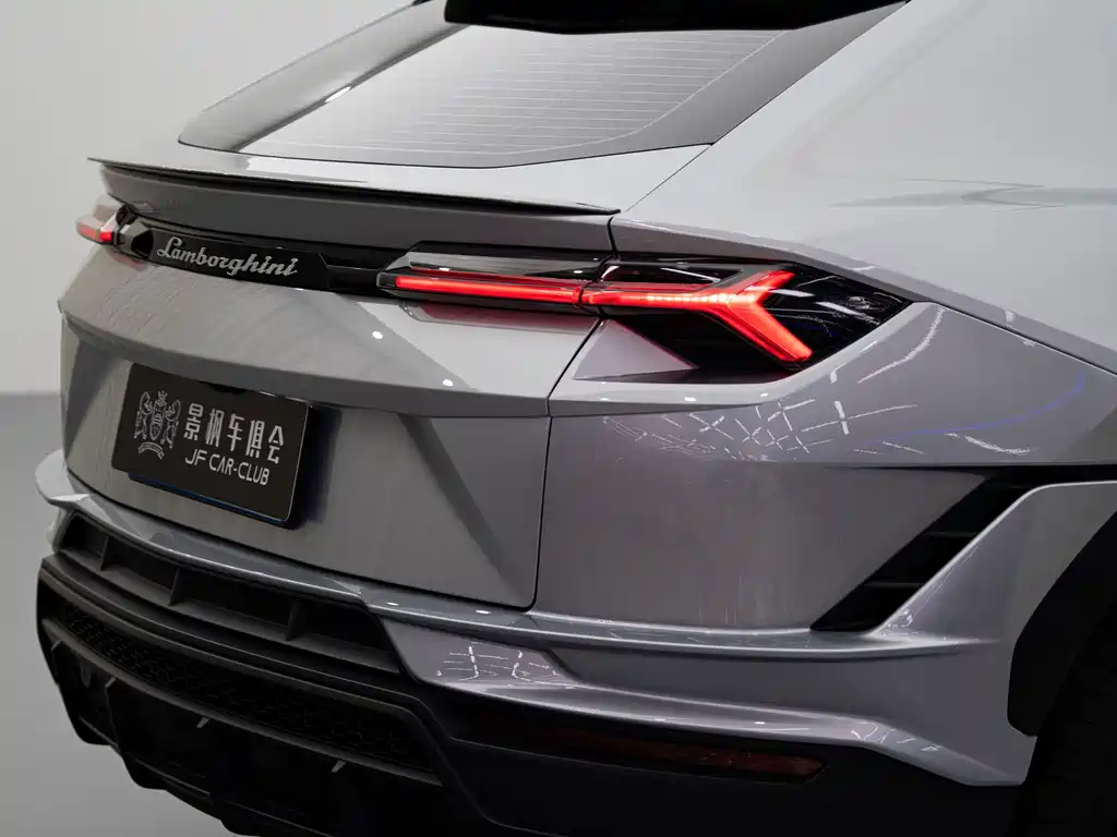 Lamborghini Urus — фото 15