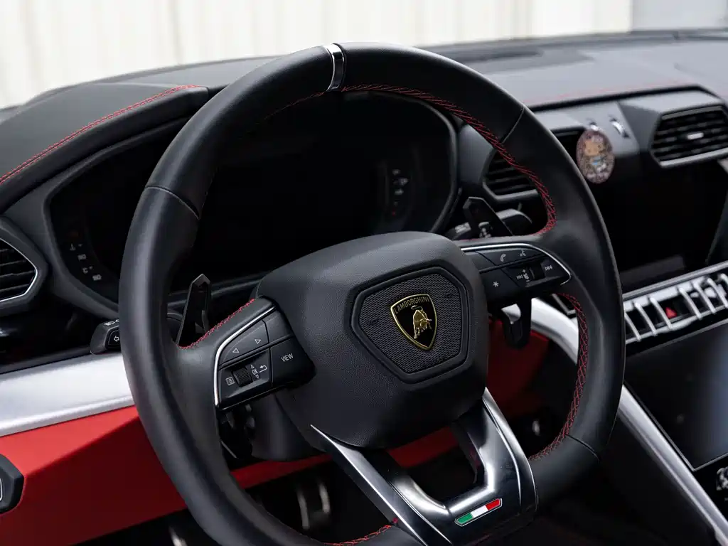 Lamborghini Urus — фото 10