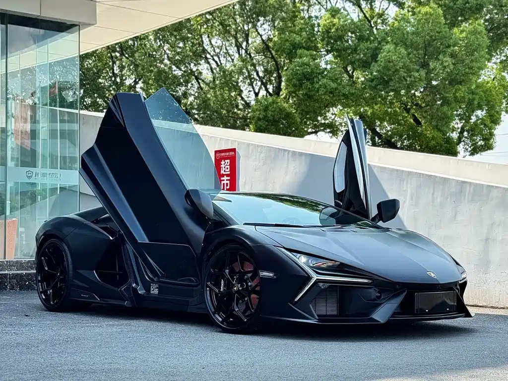 Lamborghini Revuelto — фото 3