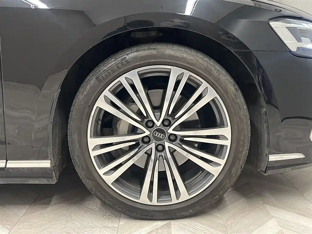 Audi A8 — фото 11