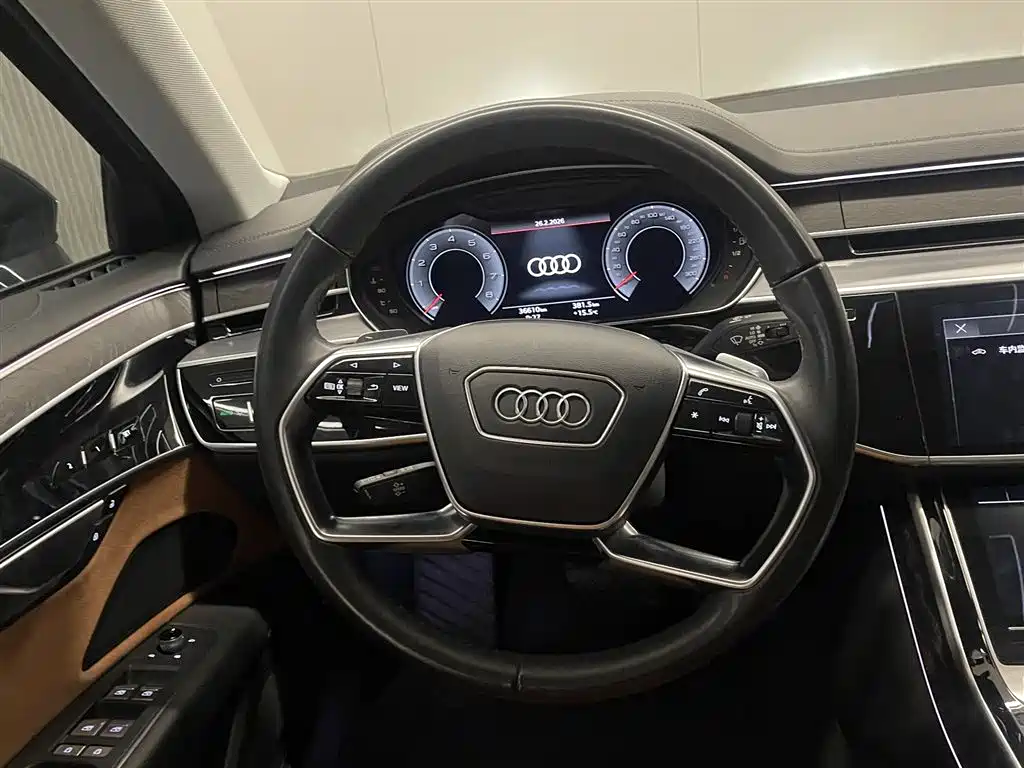 Audi A8 — фото 13