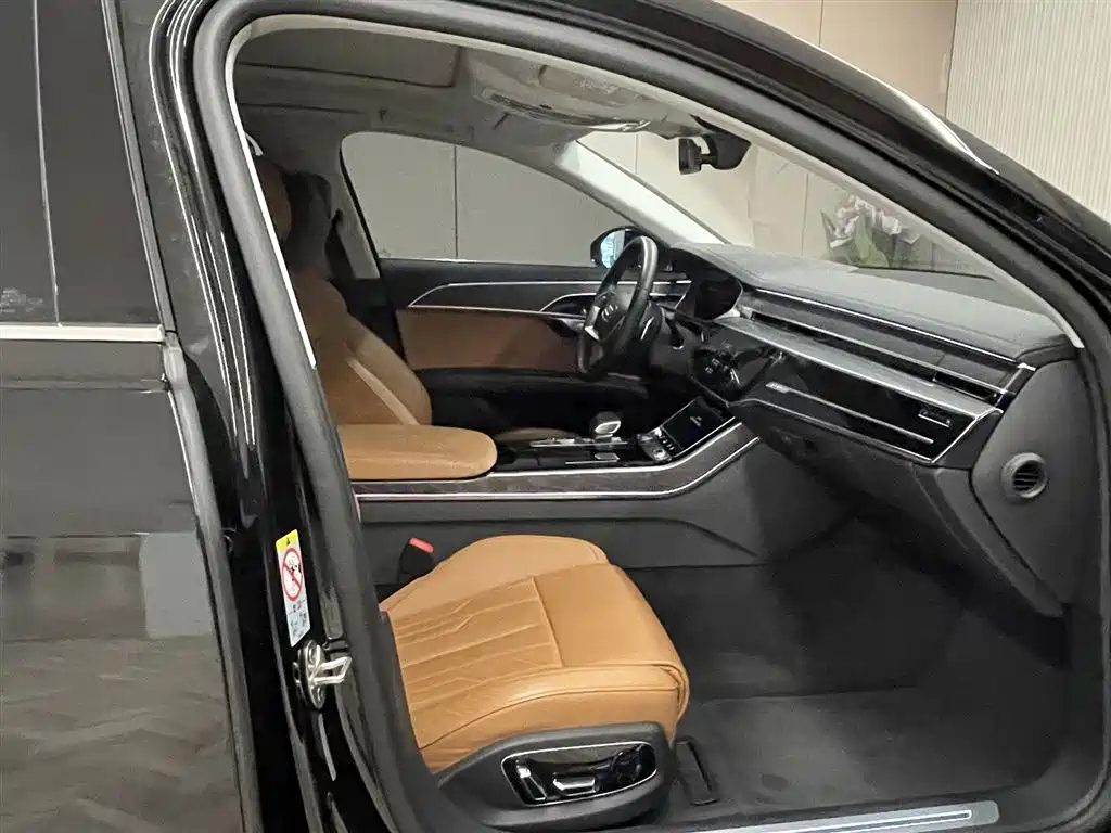 Audi A8 — фото 17