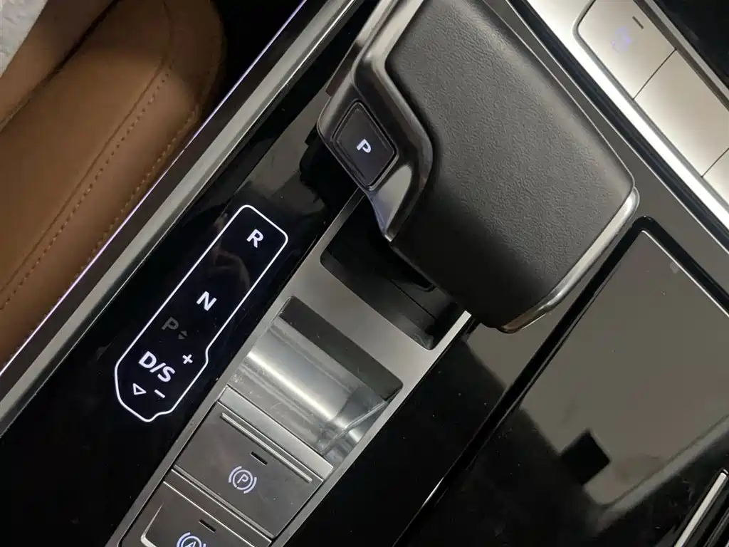 Audi A8 — фото 22
