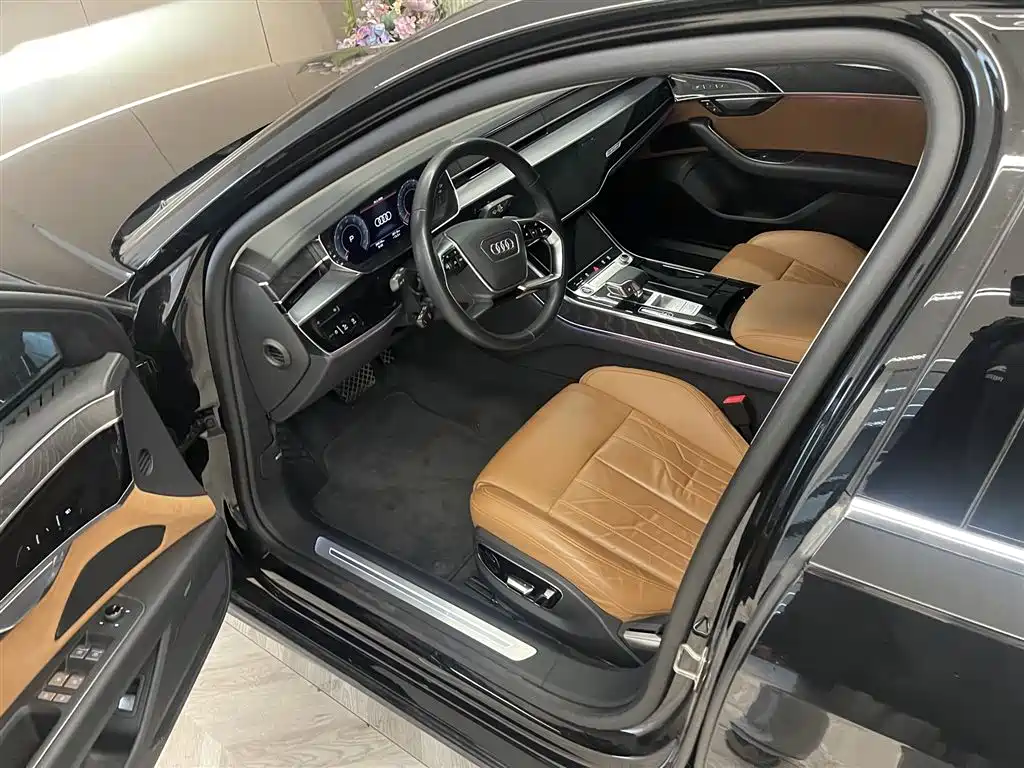 Audi A8 — фото 23