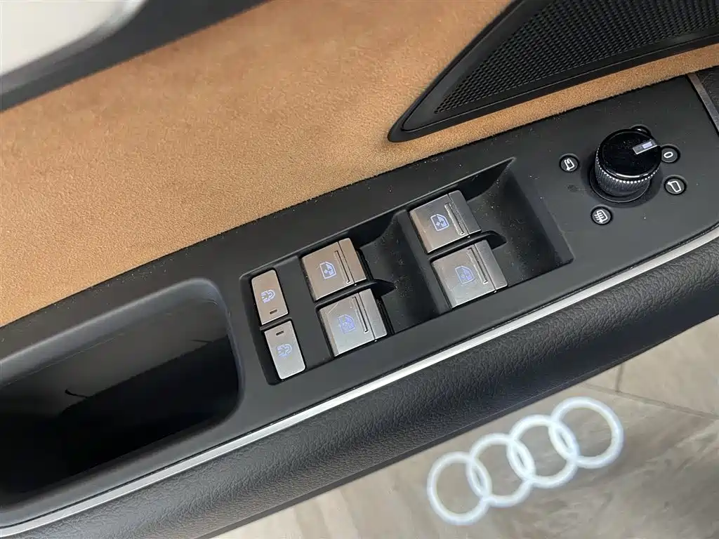 Audi A8 — фото 26