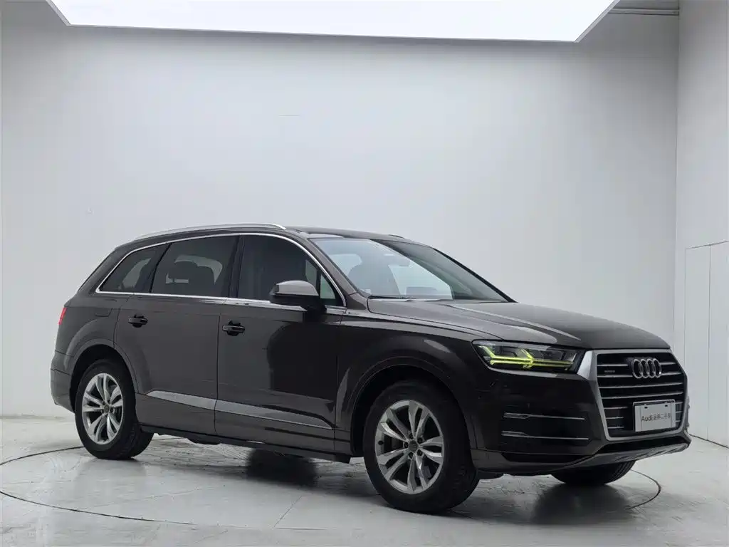 Audi Q7 — фото 11
