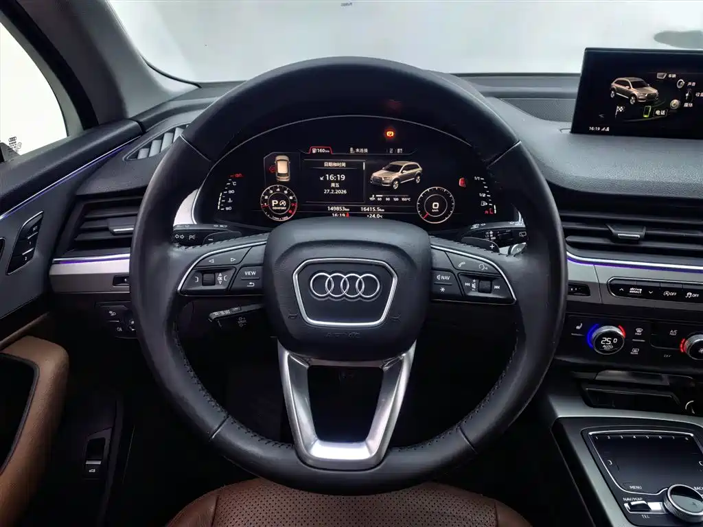 Audi Q7 — фото 19