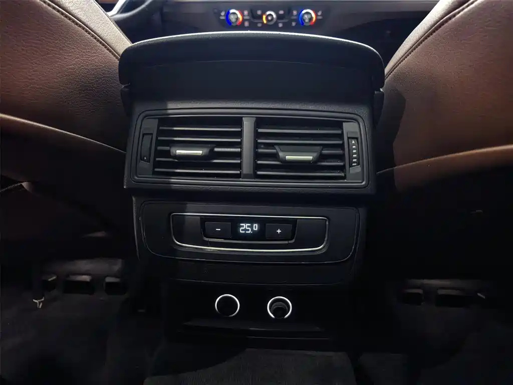 Audi Q7 — фото 24