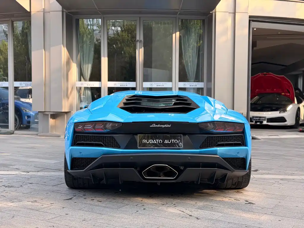 Lamborghini Aventador — фото 20