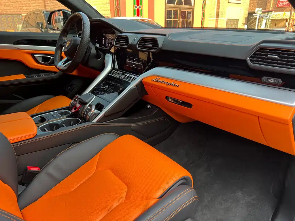 Lamborghini Urus — фото 9