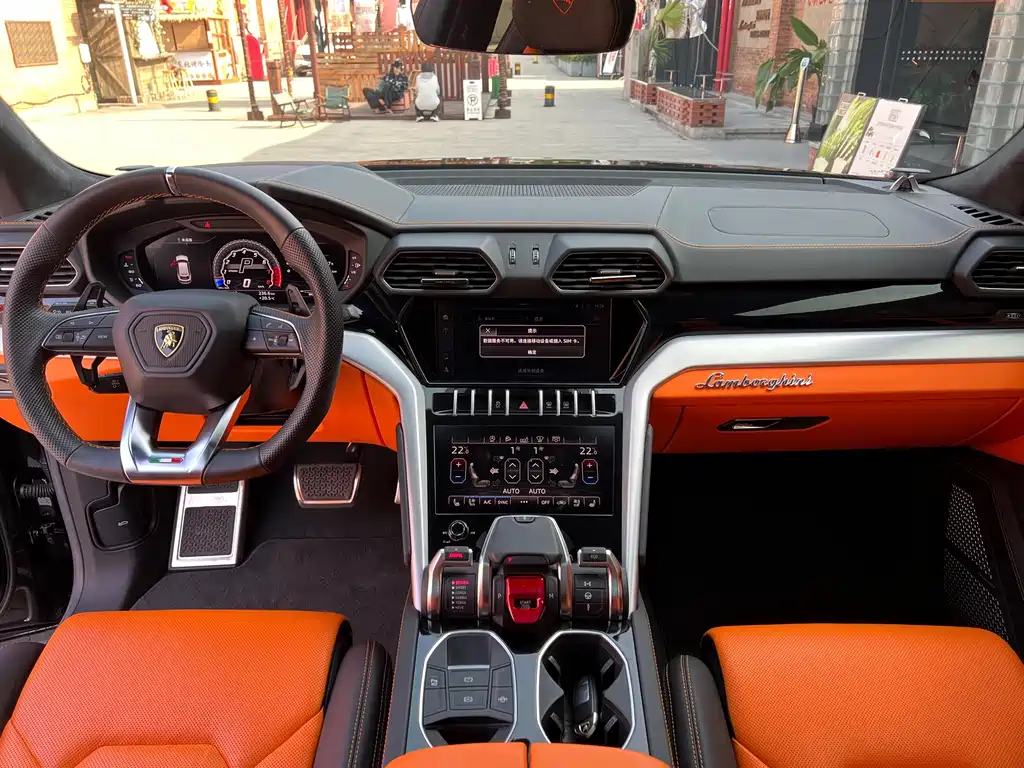 Lamborghini Urus — фото 10