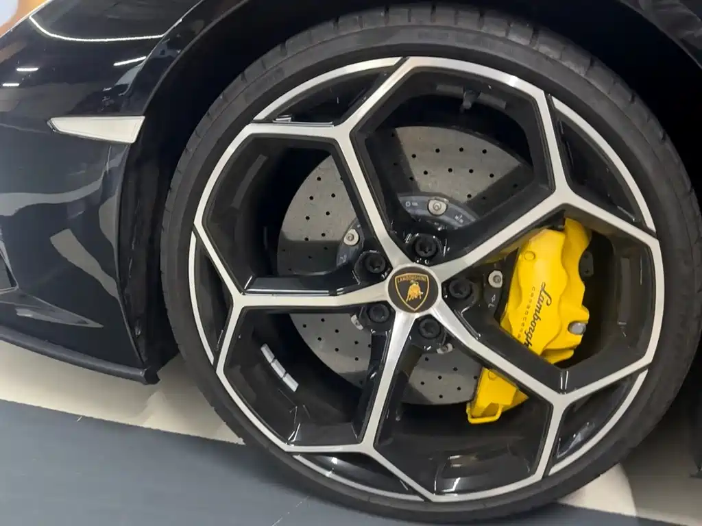 Lamborghini Huracán — фото 11