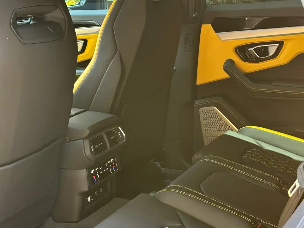 Lamborghini Urus — фото 9