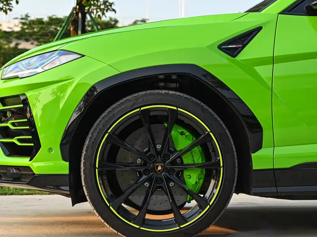 Lamborghini Urus — фото 29