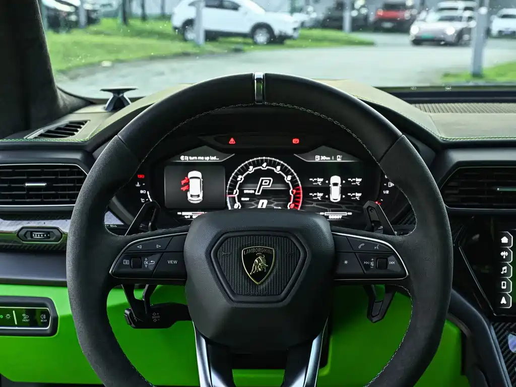 Lamborghini Urus — фото 10
