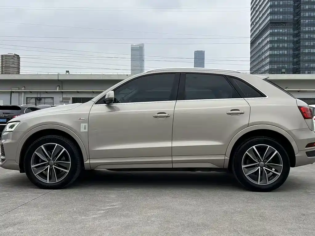 Audi Q3 — фото 11