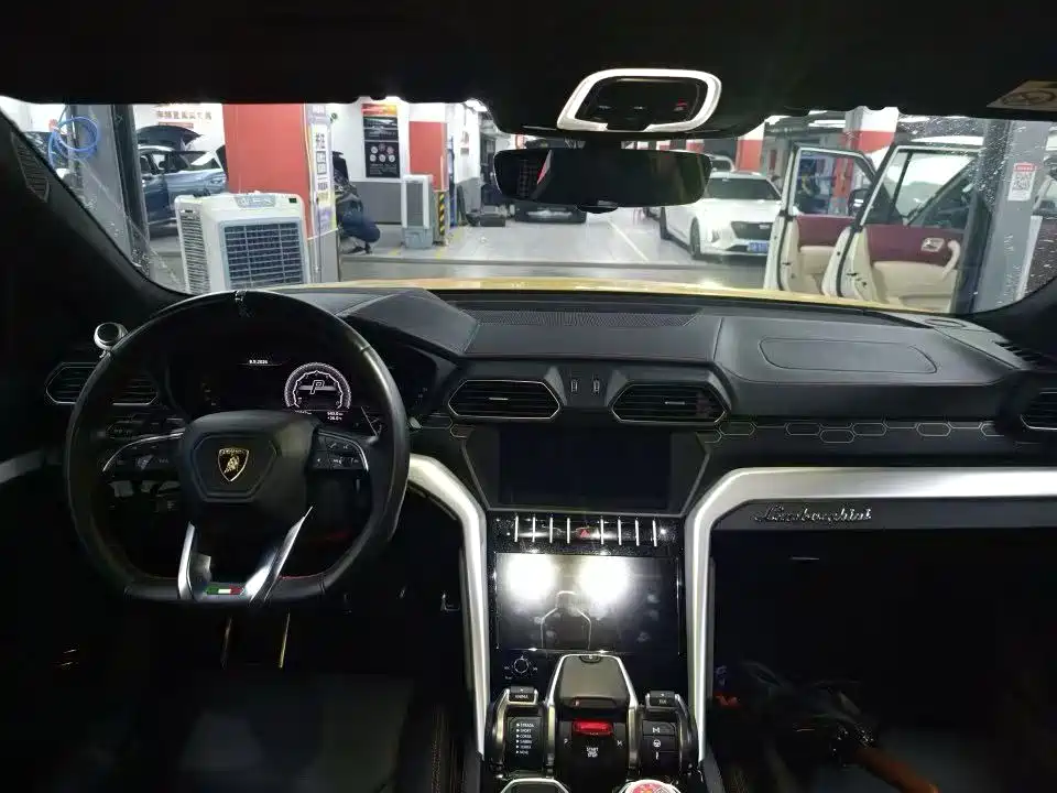 Lamborghini Urus — фото 3